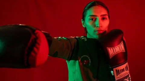 Fátima Herrera avanza a semifinales y asegura medalla en la Copa del Mundo de Boxeo