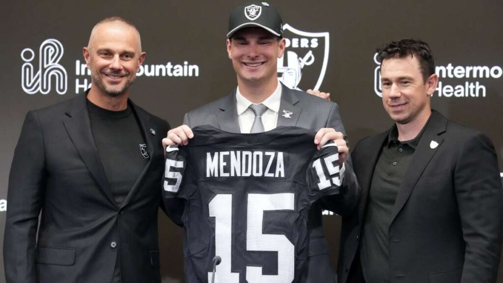 Fernando Mendoza, nuevo QB de Raiders