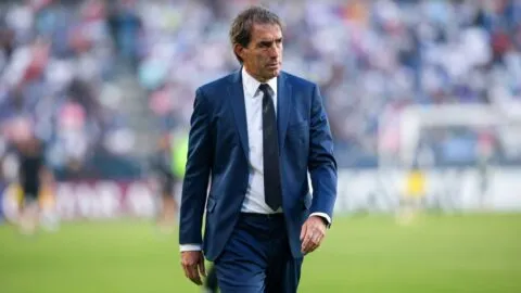 Elche derrota al Real Oviedo y lo deja al borde del descenso