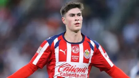 Fernando Hierro destaca el camino de la ‘Hormiga’ González en Chivas