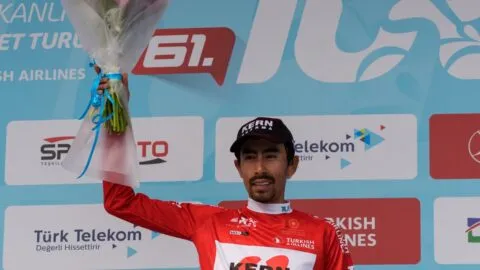 No logran descontarle tiempo a Iván Ramiro Sosa en el Tour de Turquía: se mantiene líder