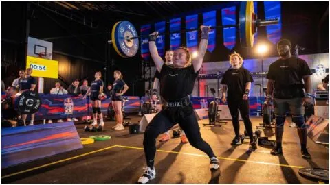 ¿Por qué las mujeres deberían levantar pesas? razones y beneficios de este ejercicio