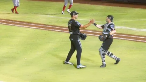 Piratas de Campeche da show de bateo e iguala la serie ante Diablos Rojos del México