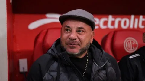 Mohamed pone los pies en la tierra tras goleada de Toluca