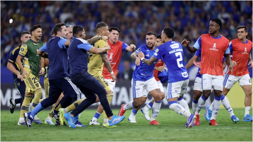 Noche de furia: Boca pierde y arma gresca tras burla en el Mineirao. Reuters