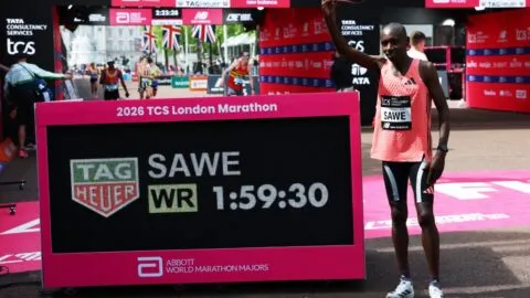 Sabastian Sawe rompe la barrera de las dos horas con el récord mundial de maratón en Londres 