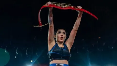 Karely Ruiz se impone por decisión dividida ante Kim Shantal en Supernova Génesis 2026