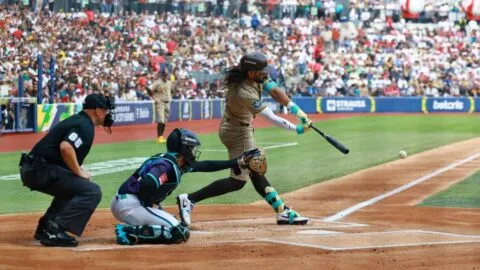 San Diego se repone del HR de Alek Thomas y vence a Arizona en el primer juego en la CDMX