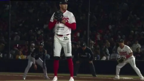 Los Toros de Tijuana se imponen a los Acereros en la inauguración de su estadio