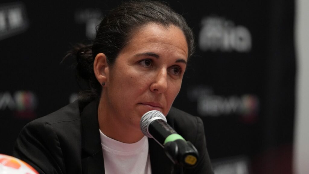 Amandine Miquel considera que el fútbol femenil sale perjudicado por el calendario que empalma dos grandes encuentros