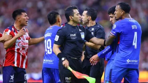 César Ramos y el arbitraje, sin errores en el Chivas vs Cruz Azul de las semifinales de vuelta de la Liga MX