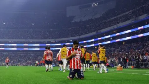 La Ley del Ex presente en el Azteca: Sepúlveda mueve las redes y marca el segundo gol de las Chivas