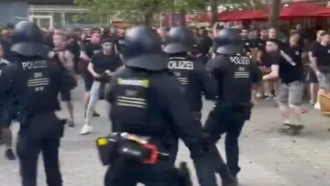 Arrestan a dos personas por disturbios previo a la final de la Conference League
