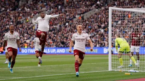 ¡Agónica victoria! Arsenal se impone al West Ham y tiembla el Manchester City