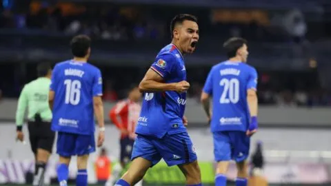 ¡Así lo intentó! Charly Rodríguez marca un golazo de vaselina para el empate de Cruz Azul