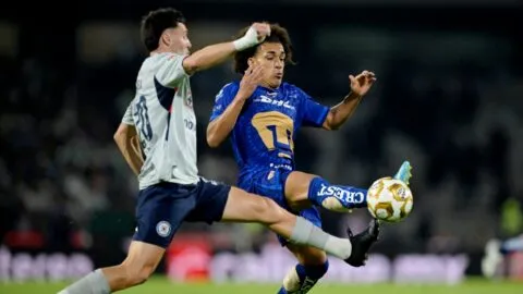 ¡Baja terrible! Paradela sale lesionado en Cruz Azul tras entrada de Carrasquilla