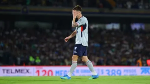 ¡Baja terrible! Paradela sale lesionado en Cruz Azul tras entrada de Carrasquilla
