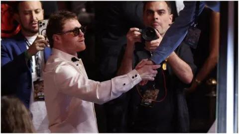 La deuda pendiente de Canelo Álvarez: abre la puerta a una revancha con Dmitry Bivol