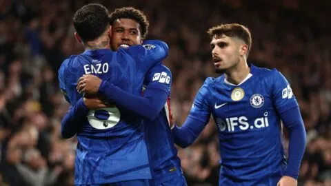 Chelsea revive en la lucha por Europa y deja al Tottenham en riesgo de descenso