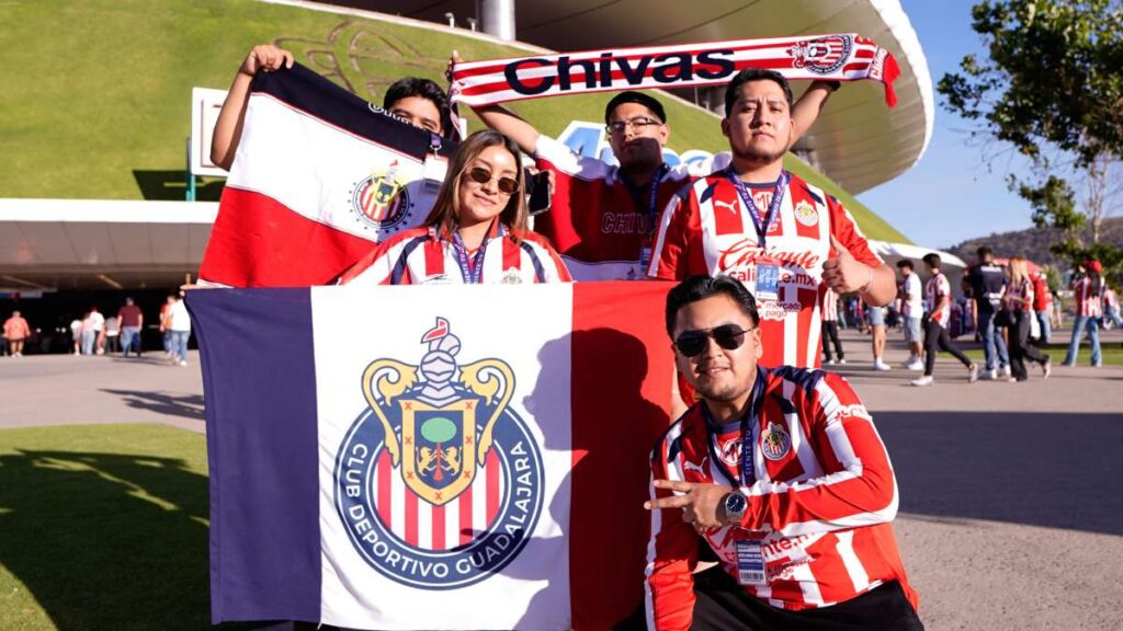 Unión y pasión: Chivas abre su último entrenamiento ante la afición antes del duelo contra Tigres