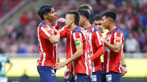 Milito saca todas sus armas: Chivas prepara un ataque con dos delanteros ante Tigres