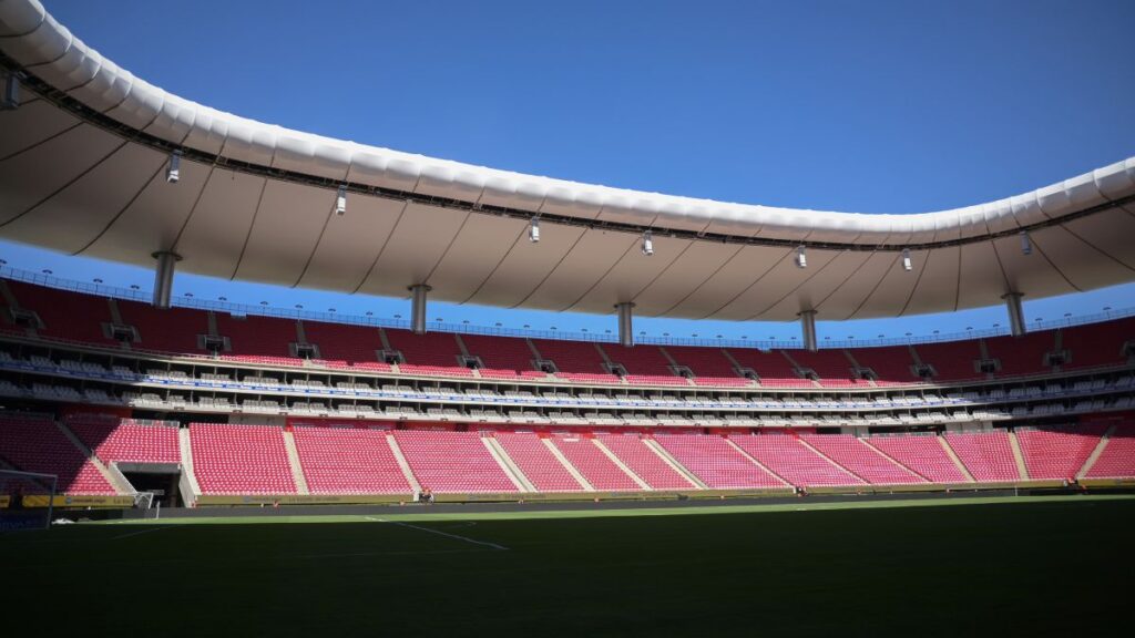Chivas baja el tono y respeta acuerdo con la selección mexicana