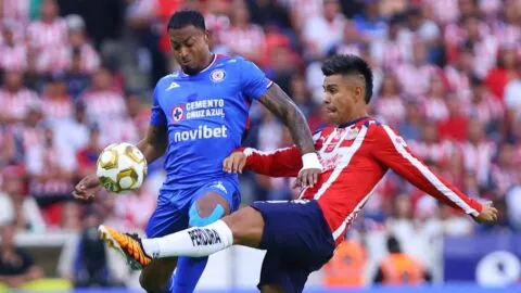 Chivas vs Cruz Azul en vivo: Intercambio de golpes en el jalisco con dos equipos ofensivos
