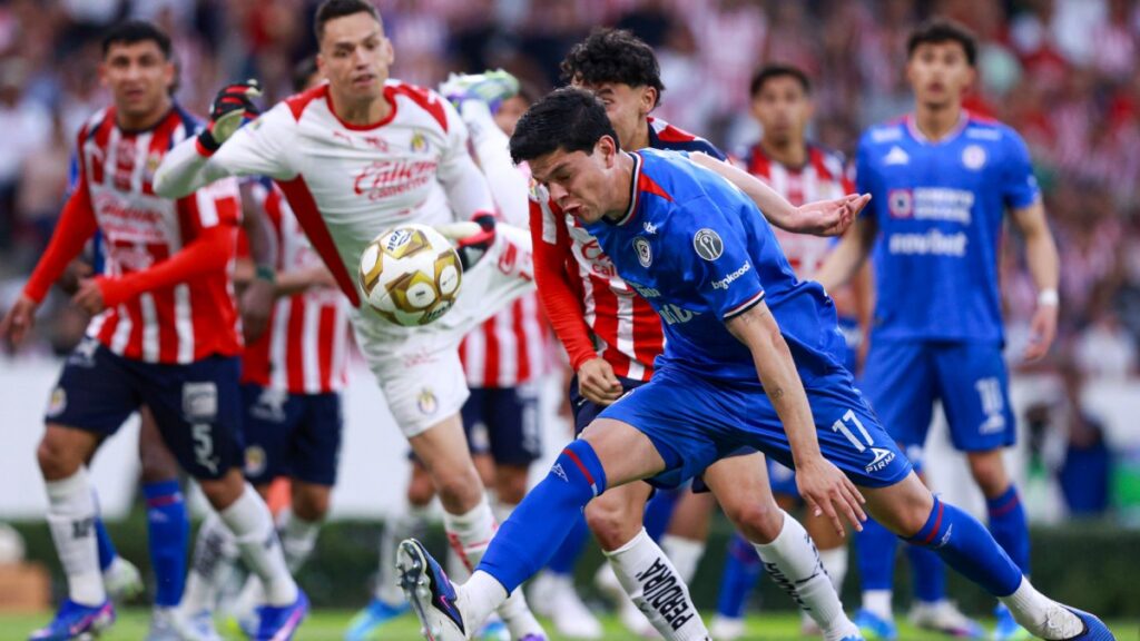 Chivas vs Cruz Azul en vivo: Cruz Azul está encima en este segundo tiempo