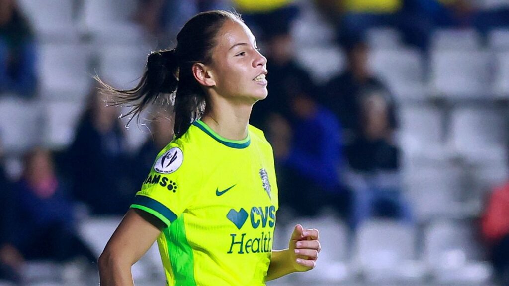 Claudia Martínez hace historia en la Comcacaf W