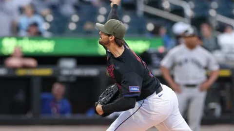 ¡Brutal! Clay Holmes sufre fractura tras un pelotazo de 111 mph ante Yankees
