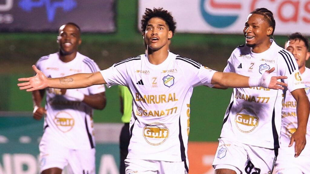 Comunicaciones eliminó a Antigua GFC en los cuartos de final | @CremasOficial