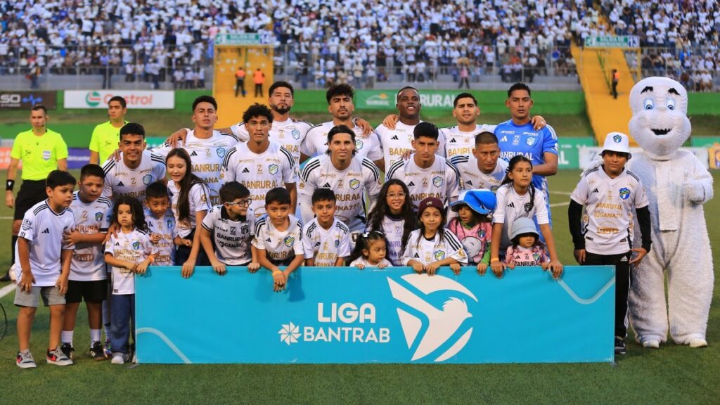 Comunicaciones o Xelajú, el último clasificado a la Copa Centroamericana | @CremasOficial
