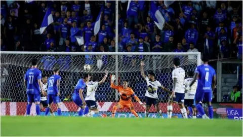 Cruz Azul vs Pumas en vivo: ¡Los celestes no se cansan de fallar!