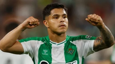 El Betis de Álvaro Fidalgo se consolida en puestos europeos tras vencer al Oviedo