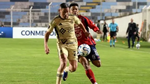 Medellín quedó a un paso de la clasificación tras una remontada agónica ante Cusco