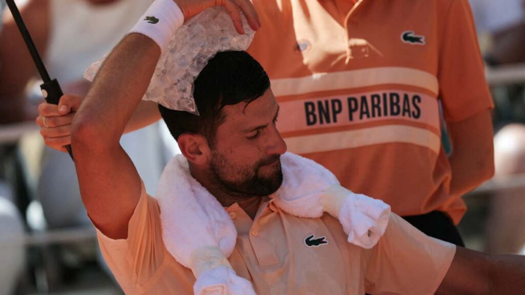 Novak Djokovic batalla con el calor en Roland Garros 2026