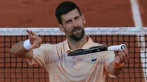 Djokovic iguala un récord 'imposible' de Federer al avanzar 21 años seguidos a la tercera ronda de Roland Garros