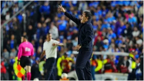 Adolfo Ríos no perdona a Efraín Juárez tras sus reclamos arbitrales en la final del Clausura 2026