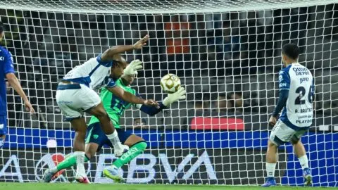 ¡El fallo de la Liguilla! Salomón Rondón perdona y Pumas avanza a la final