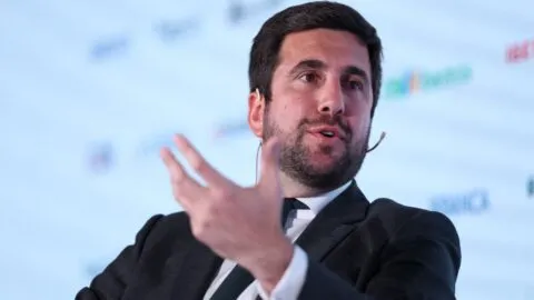 Enrique Riquelme comunica al Real Madrid su intención de presentarse como candidato a la presidencia