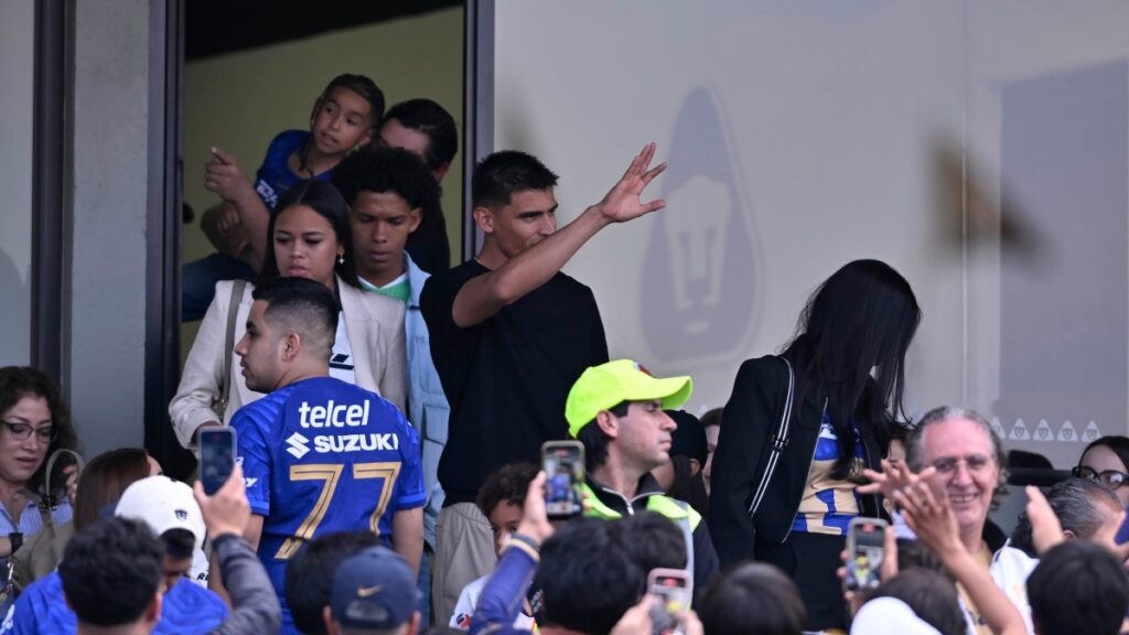 Erik Lira y Memote Martínez, presentes como apoyo emocional