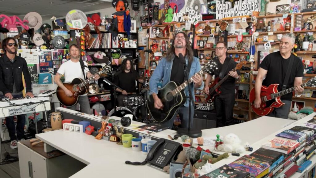 Foo Fighters conquista Tiny Desk: así fue el concierto viral de Dave Grohl. Foto Youtube: NPR Music