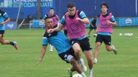 Luis Fernando Tena se queda sin una pieza clave para la próxima fecha FIFA de Guatemala