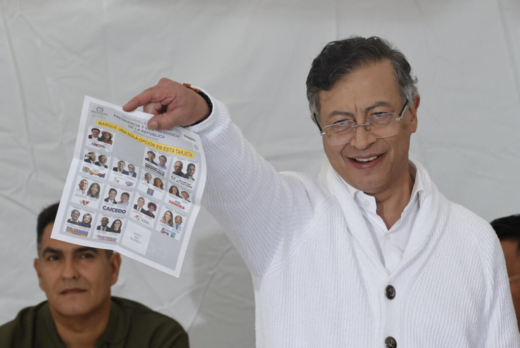 Gustavo Petro, presidente de Colombia, votando este 31 de mayo