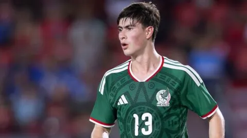 ¡Bienvenidos al Mundial! La FIFA introduciría un parche especial para los jugadores debutantes en 2026