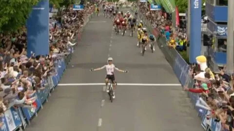 Benoit Cosfenoy gana la etapa 2 del Tour de Hungría y es el nuevo líder de la general