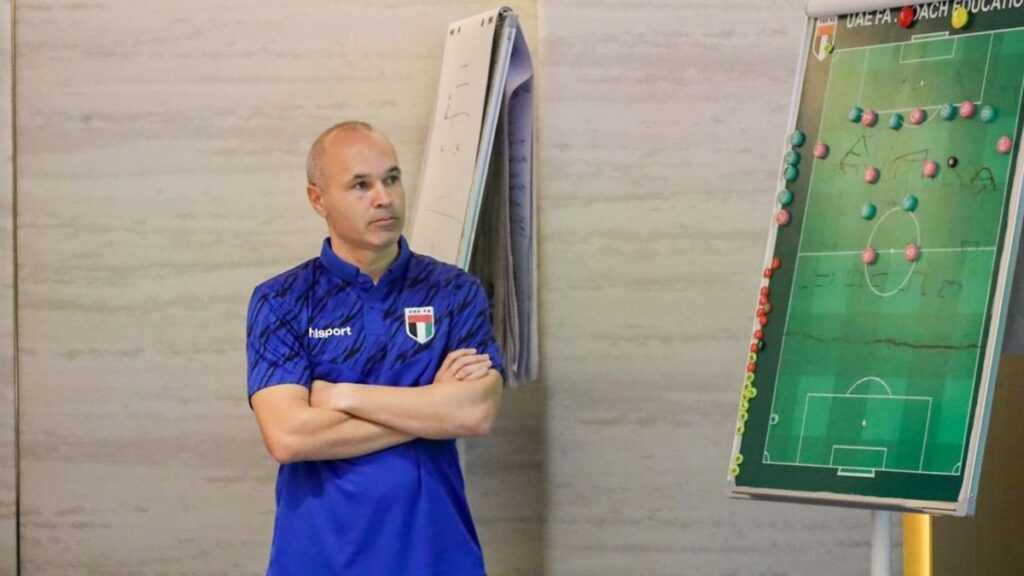 Iniesta debutará como entrenador en EAU | @andresiniesta8