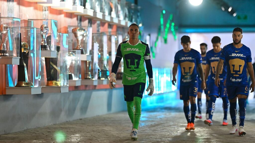 Pumas salió tarde y con uno menos al segundo tiempo