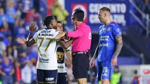 Roberto García Orozco explica por qué no se marcó el penal para Cruz Azul si la pelota venía de un rival