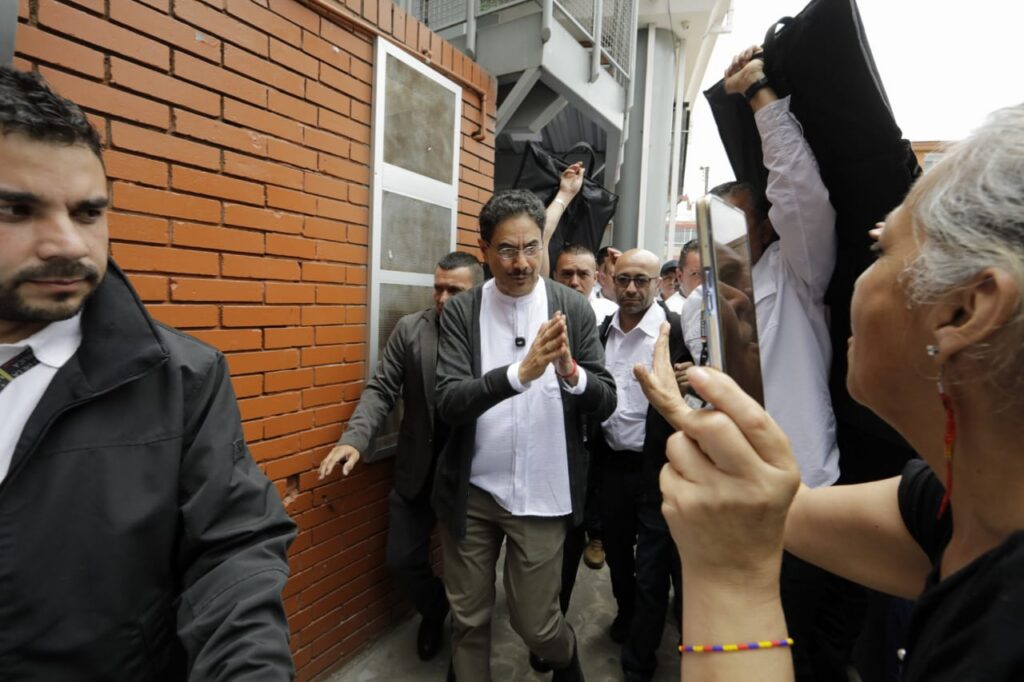 Iván Cepeda ejerció su derecho al voto en el sur de Bogotá